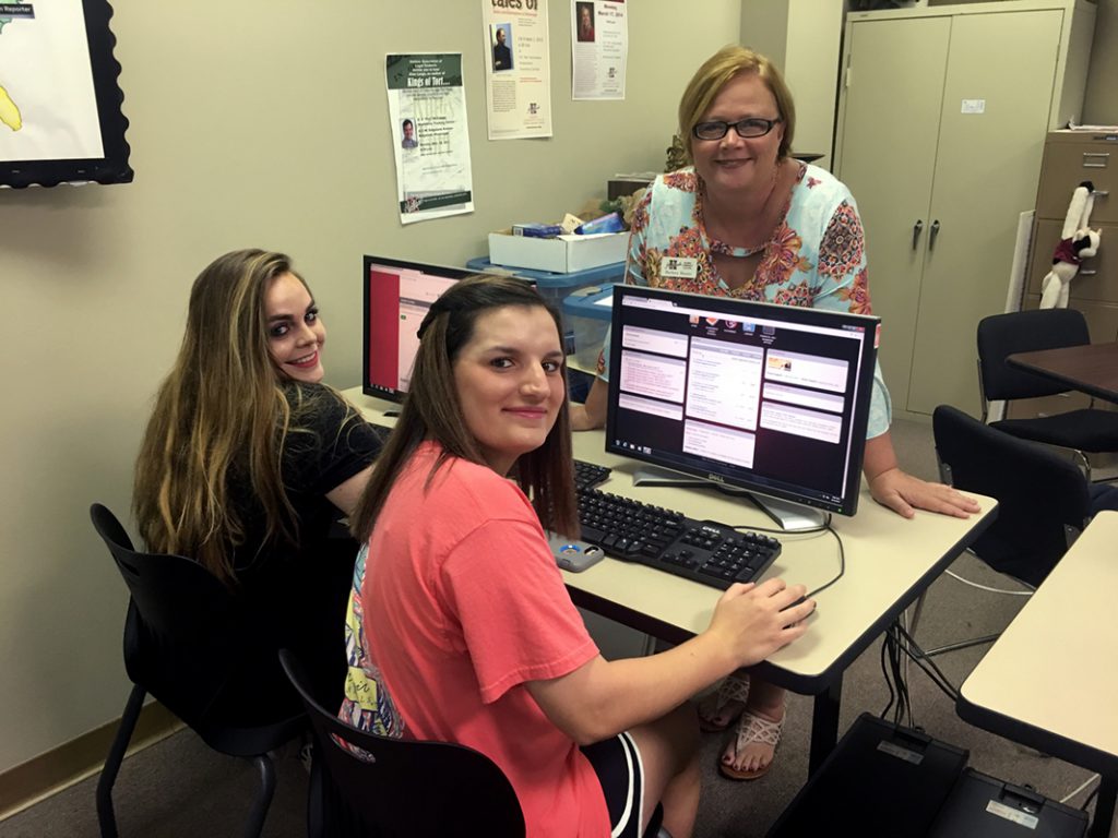 Freshmen students test out My Holmes in Paralegal Technology with instructor Darleen Dozier.